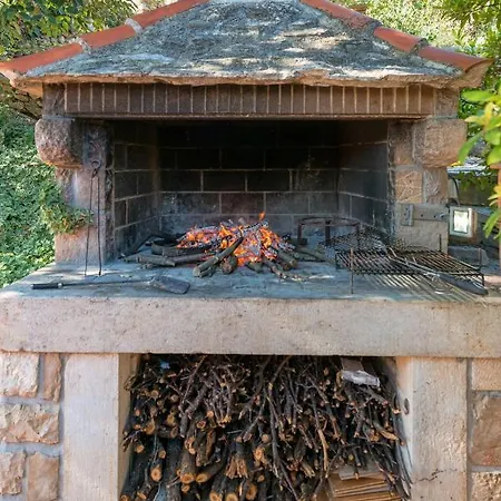 Kostela * Ložišće